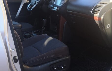 Toyota Land Cruiser Prado 150 рестайлинг 2, 2016 год, 3 500 000 рублей, 8 фотография