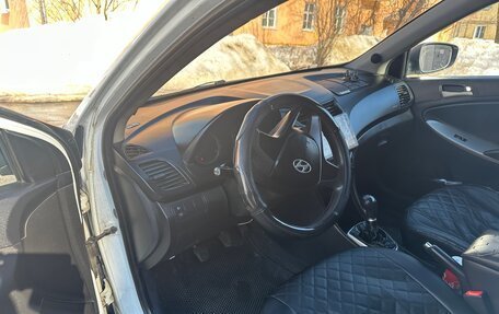 Hyundai Solaris II рестайлинг, 2014 год, 630 000 рублей, 3 фотография