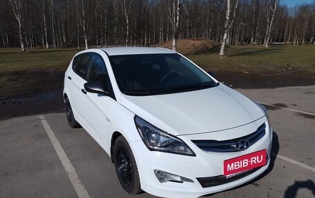 Hyundai Solaris II рестайлинг, 2015 год, 1 500 000 рублей, 1 фотография