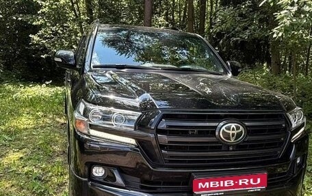 Toyota Land Cruiser 200, 2017 год, 7 000 000 рублей, 1 фотография