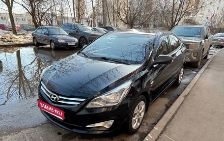 Hyundai Solaris II рестайлинг, 2015 год, 950 000 рублей, 1 фотография