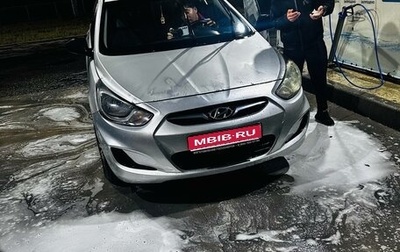 Hyundai Solaris II рестайлинг, 2013 год, 333 333 рублей, 1 фотография