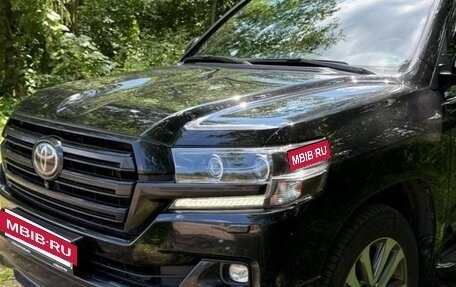 Toyota Land Cruiser 200, 2017 год, 7 000 000 рублей, 3 фотография