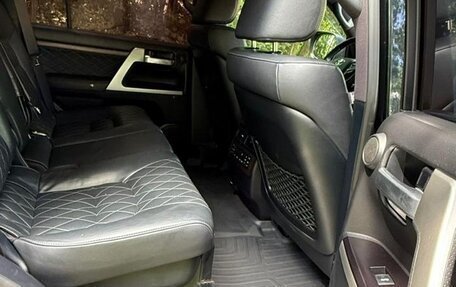 Toyota Land Cruiser 200, 2017 год, 7 000 000 рублей, 8 фотография