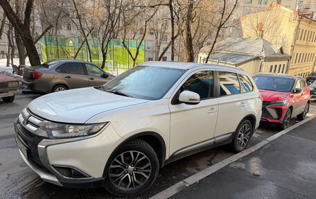Mitsubishi Outlander III рестайлинг 3, 2016 год, 2 400 000 рублей, 2 фотография