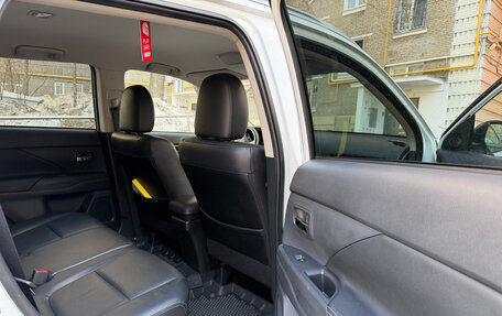 Mitsubishi Outlander III рестайлинг 3, 2016 год, 2 400 000 рублей, 10 фотография