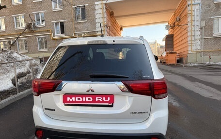 Mitsubishi Outlander III рестайлинг 3, 2016 год, 2 400 000 рублей, 4 фотография