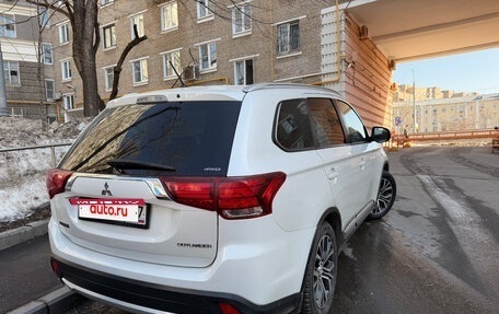 Mitsubishi Outlander III рестайлинг 3, 2016 год, 2 400 000 рублей, 5 фотография