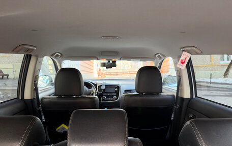 Mitsubishi Outlander III рестайлинг 3, 2016 год, 2 400 000 рублей, 16 фотография