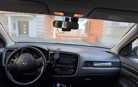 Mitsubishi Outlander III рестайлинг 3, 2016 год, 2 400 000 рублей, 17 фотография