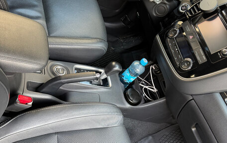 Mitsubishi Outlander III рестайлинг 3, 2016 год, 2 400 000 рублей, 14 фотография