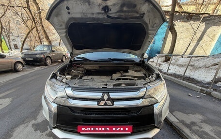 Mitsubishi Outlander III рестайлинг 3, 2016 год, 2 400 000 рублей, 24 фотография