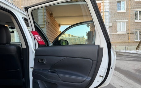 Mitsubishi Outlander III рестайлинг 3, 2016 год, 2 400 000 рублей, 15 фотография