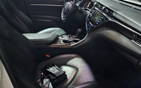 Toyota Camry, 2019 год, 2 650 000 рублей, 15 фотография