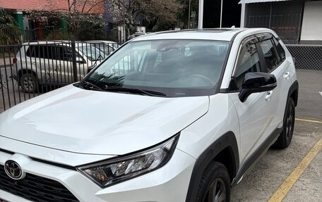 Toyota RAV4, 2022 год, 3 990 000 рублей, 1 фотография