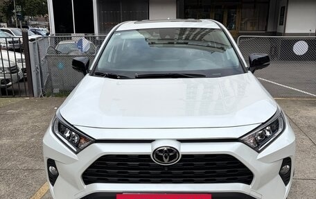 Toyota RAV4, 2022 год, 3 990 000 рублей, 2 фотография