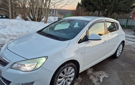 Opel Astra J, 2011 год, 930 000 рублей, 2 фотография