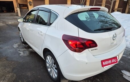 Opel Astra J, 2011 год, 930 000 рублей, 3 фотография