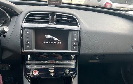 Jaguar XE I рестайлинг, 2016 год, 2 220 000 рублей, 5 фотография