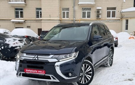 Mitsubishi Outlander III рестайлинг 3, 2021 год, 3 699 000 рублей, 1 фотография