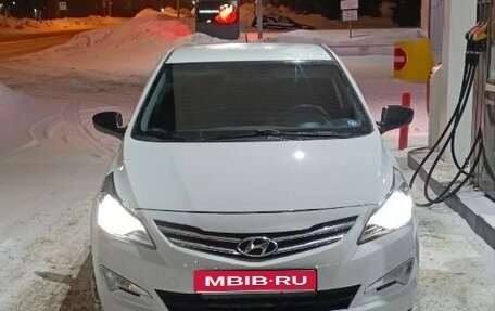 Hyundai Solaris II рестайлинг, 2015 год, 950 000 рублей, 1 фотография