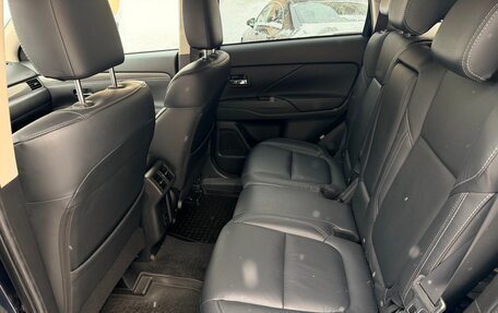 Mitsubishi Outlander III рестайлинг 3, 2021 год, 3 699 000 рублей, 6 фотография