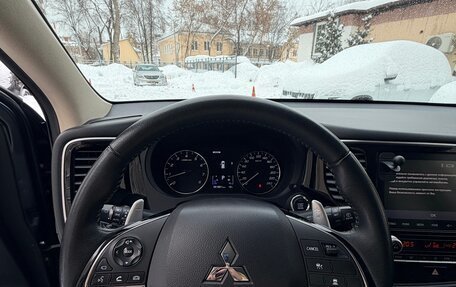 Mitsubishi Outlander III рестайлинг 3, 2021 год, 3 699 000 рублей, 8 фотография