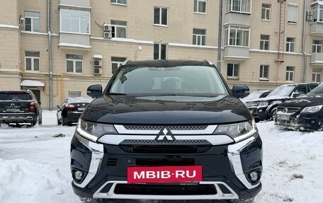 Mitsubishi Outlander III рестайлинг 3, 2021 год, 3 699 000 рублей, 9 фотография