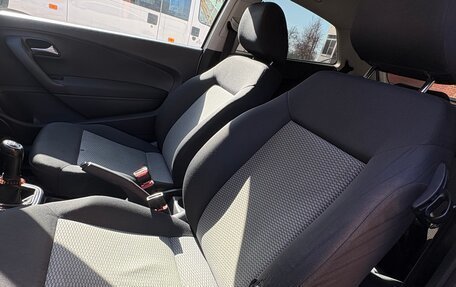 Volkswagen Polo VI (EU Market), 2011 год, 470 000 рублей, 2 фотография