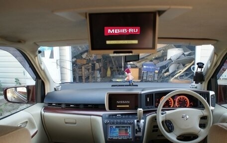 Nissan Elgrand III, 2005 год, 1 300 000 рублей, 5 фотография