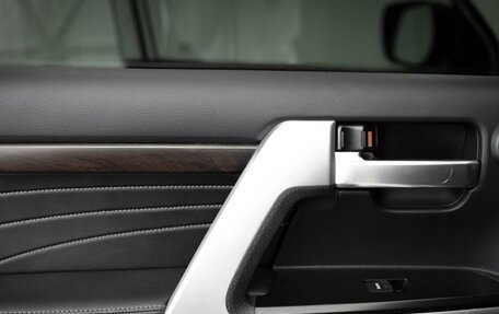 Toyota Land Cruiser 200, 2020 год, 9 000 000 рублей, 26 фотография