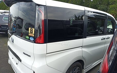 Honda Stepwgn IV, 2017 год, 1 850 000 рублей, 4 фотография