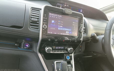 Nissan Serena IV, 2019 год, 2 250 000 рублей, 21 фотография