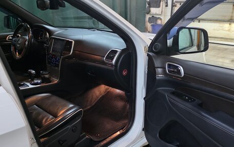 Jeep Grand Cherokee, 2013 год, 3 000 000 рублей, 12 фотография