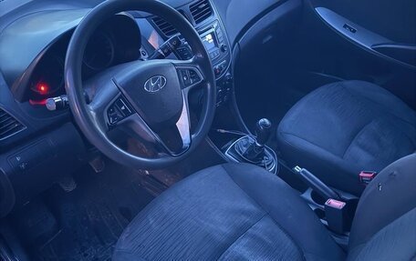 Hyundai Solaris II рестайлинг, 2015 год, 395 000 рублей, 12 фотография