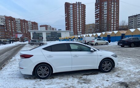 Hyundai Elantra VI рестайлинг, 2017 год, 1 150 000 рублей, 6 фотография