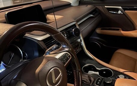 Lexus RX IV рестайлинг, 2017 год, 2 900 000 рублей, 10 фотография