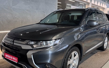 Mitsubishi Outlander III рестайлинг 3, 2018 год, 1 799 000 рублей, 1 фотография