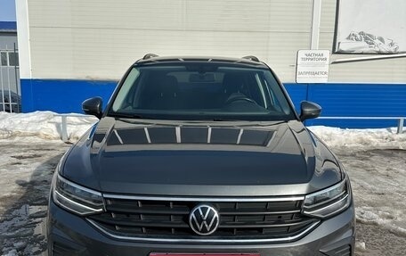 Volkswagen Tiguan II, 2021 год, 2 470 000 рублей, 1 фотография