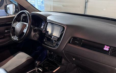 Mitsubishi Outlander III рестайлинг 3, 2018 год, 1 799 000 рублей, 11 фотография