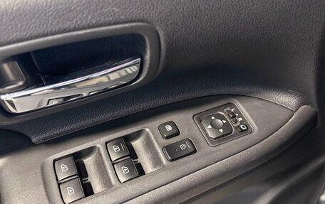 Mitsubishi Outlander III рестайлинг 3, 2018 год, 1 799 000 рублей, 12 фотография