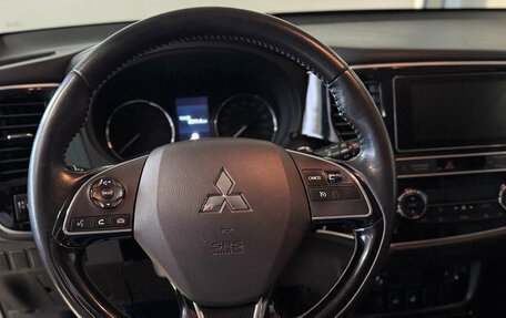 Mitsubishi Outlander III рестайлинг 3, 2018 год, 1 799 000 рублей, 14 фотография