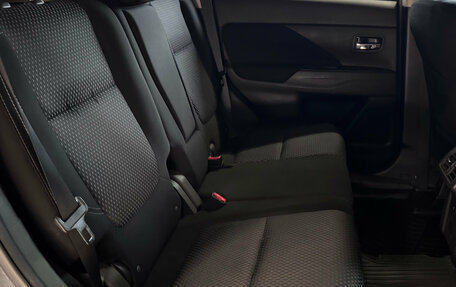 Mitsubishi Outlander III рестайлинг 3, 2018 год, 1 799 000 рублей, 24 фотография