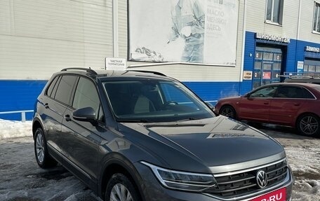 Volkswagen Tiguan II, 2021 год, 2 470 000 рублей, 3 фотография