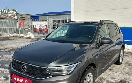 Volkswagen Tiguan II, 2021 год, 2 470 000 рублей, 2 фотография