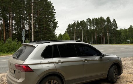 Volkswagen Tiguan II, 2020 год, 2 800 000 рублей, 3 фотография