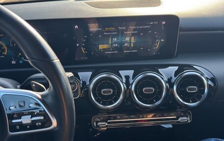 Mercedes-Benz A-Класс, 2018 год, 2 250 000 рублей, 13 фотография