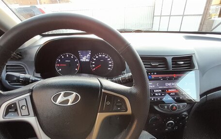 Hyundai Solaris II рестайлинг, 2011 год, 540 000 рублей, 13 фотография