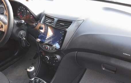 Hyundai Solaris II рестайлинг, 2011 год, 540 000 рублей, 16 фотография