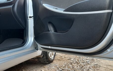 Hyundai Solaris II рестайлинг, 2011 год, 540 000 рублей, 17 фотография